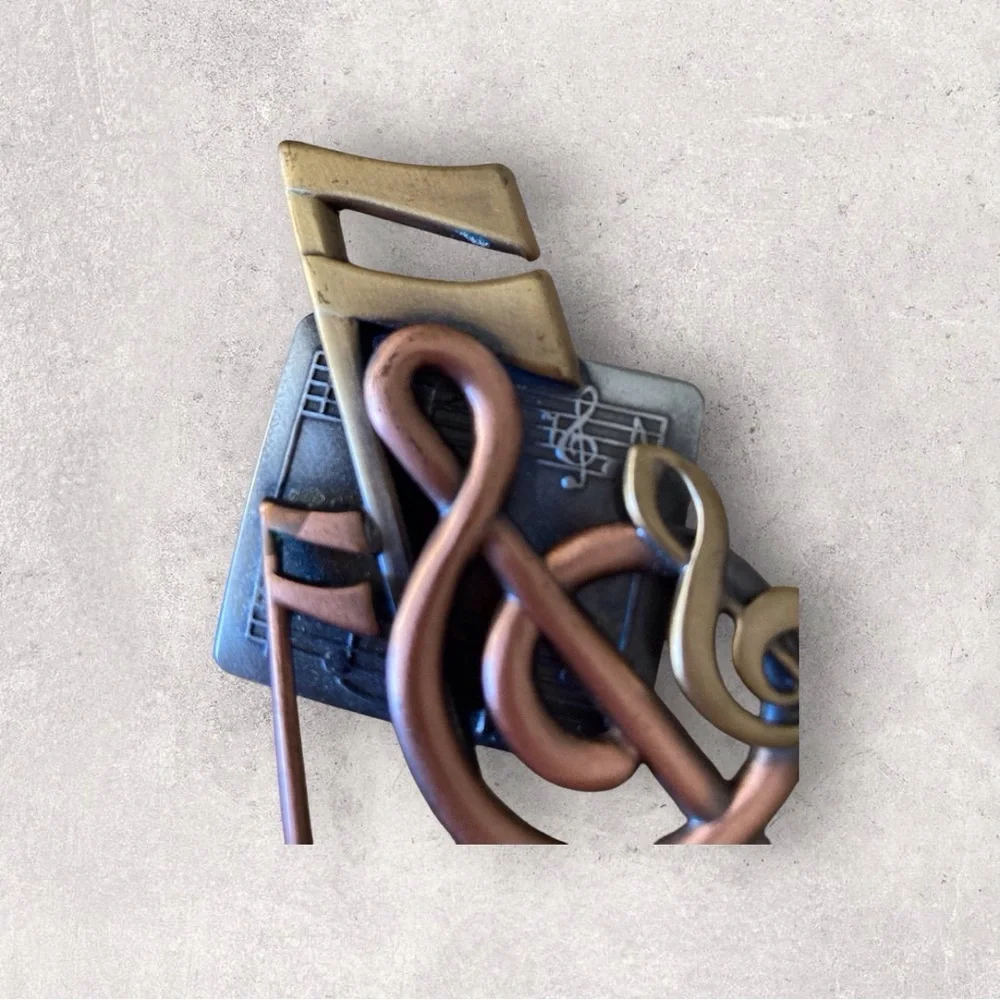 Vintage brooch music